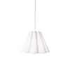 Petit luminaire suspendu Kendra de Dainolite avec abat-jour blanc, fini chromé poli et 4 ampoules