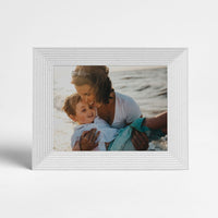 Cadre photo numérique Mason de Aura avec haut-parleur - quartz blanc