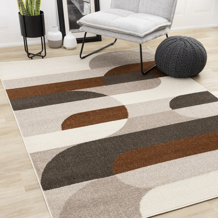 Carpette Marley taupe et rouge sang-de-bœuf à motif de courbes géométriques - 7 pi 10 po x 10 pi 6 po