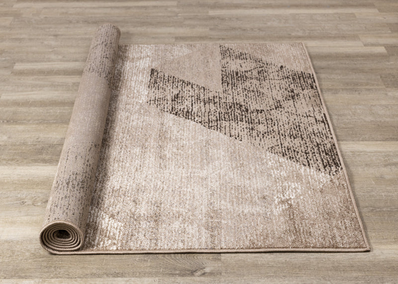 Carpette May à motifs géométriques vieillis - 5 pi 3 po x 7 pi 7 po