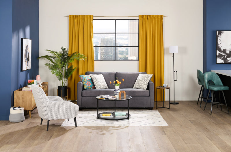 Grand sofa-lit Everlee de 76,5 po fabriqué au Canada en microsuède avec mousse à mémoire de forme et deux coussins décoratifs - gris