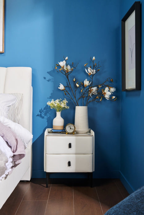 Table de nuit rembourrée Nova de 20,25 po (l) x 22,5 po (H) à 2 tiroirs avec dessus en pierre frittée - blanche