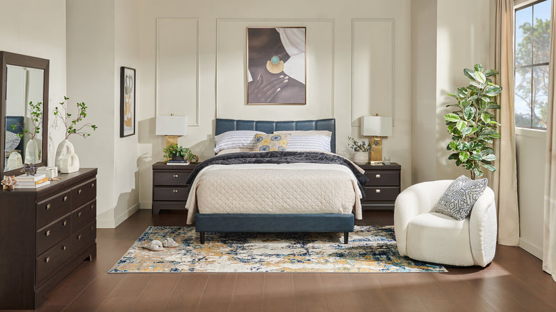 Lit plateforme rembourré Paseo en tissu de cuir végétalien bleu marine - format grand lit