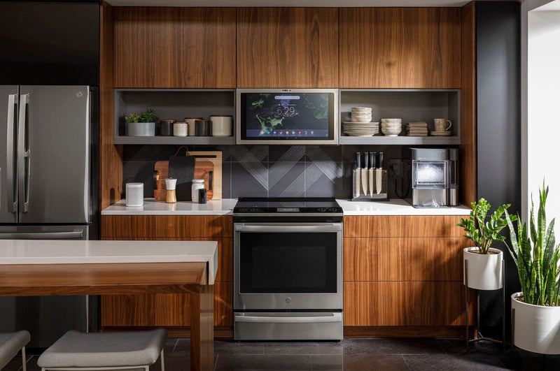 Cuisinière intelligente à induction Profile de 5,3 pi³ avec caméra dans le four - acier inoxydable résistant aux traces de doigts - PHS93XYPFS