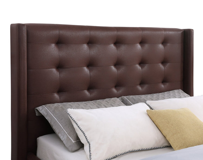 Lit plateforme rembourré Hugo en tissu de cuir végétalien brun avec capitonnage - format grand lit