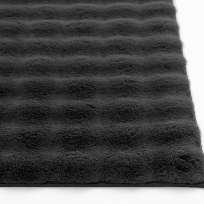Carpette Bubble en fausse fourrure gris foncé avec revers en mousse à mémoire de forme - 7 pi x 10 pi