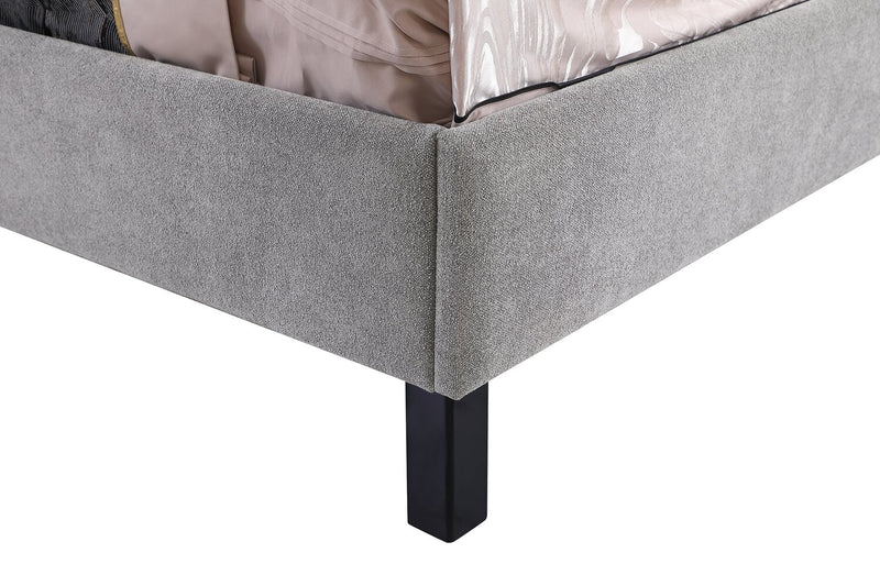 Lit plateforme Amos rembourré en tissu gris avec tête de lit capitonnée - format lit double