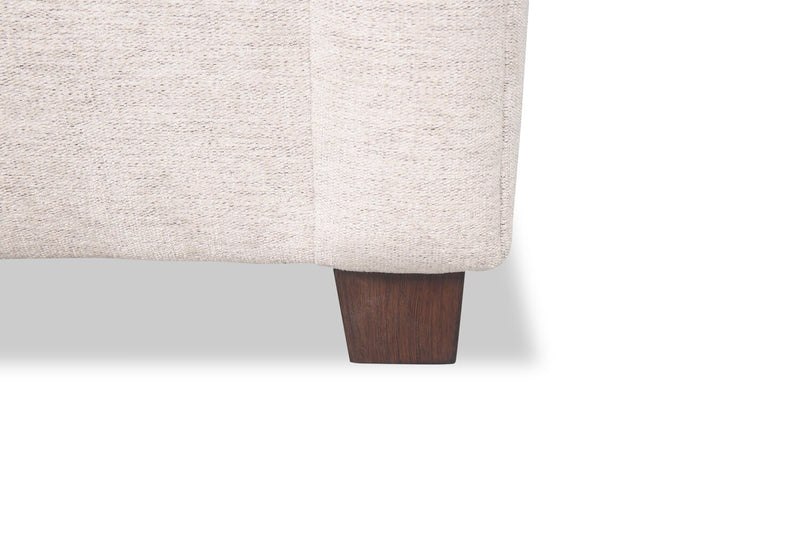 Causeuse Mallie de 60 po en tissu de chenille avec accoudoirs enroulés et pattes en bois - blanc coquillage