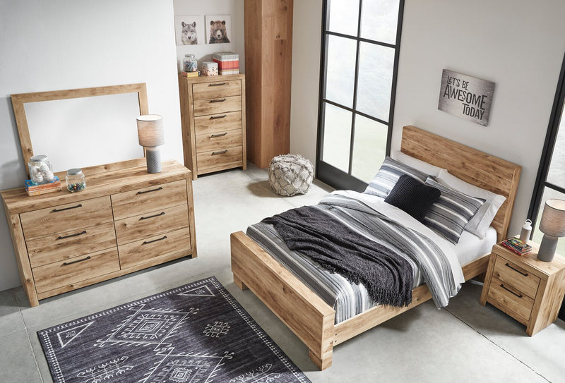 Ensemble de chambre à coucher Derekson 6 pièces avec lit à panneau, commode, miroir et table de nuit, naturel - format lit double