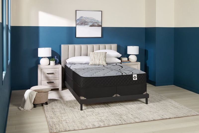 Matelas semi-ferme à plateau régulier dans une boîte Red Cedar de Springwall pour très grand lit