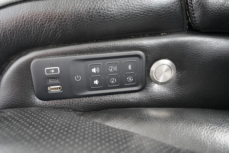 Fauteuil de massage à inclinaison électrique Elite de 38 po en cuir véritable avec son immersif et appuie-tête électrique - noir