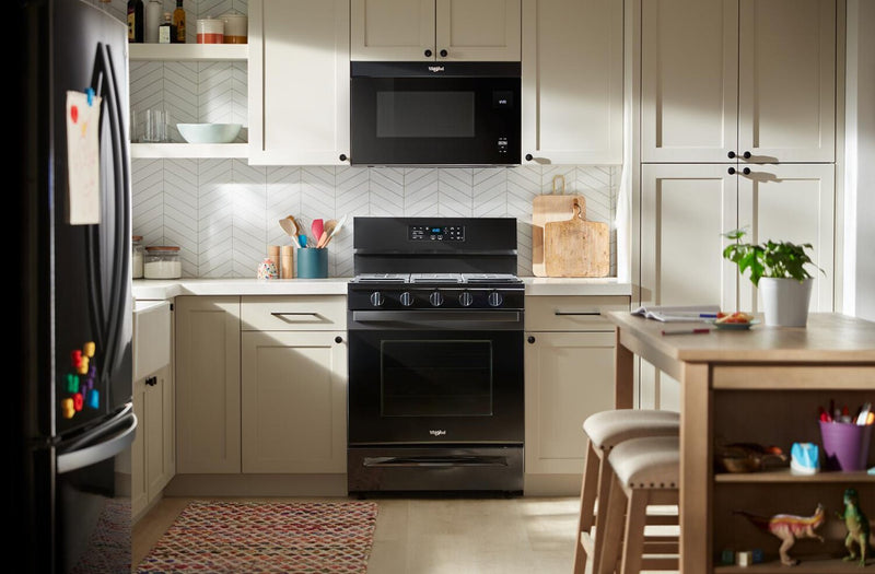 Cuisinière à gaz Whirlpool de 5 pi³ avec friture à air et autonettoyage - noire - WFGS5030RB