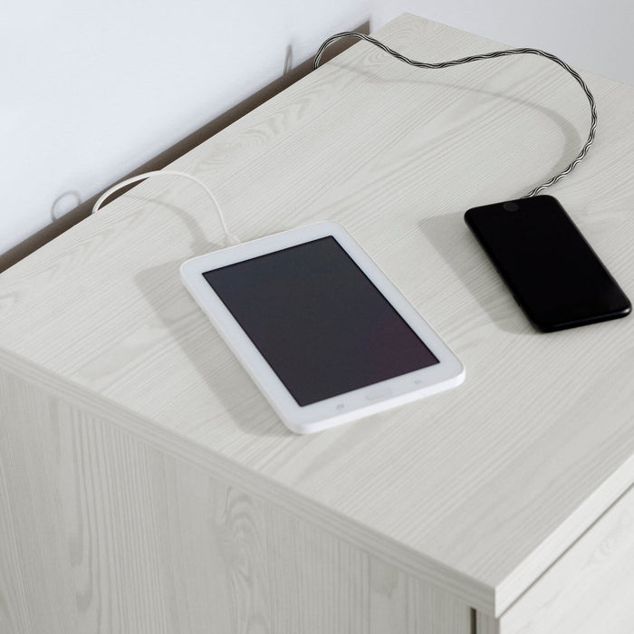 Table de nuit Everley de 19,5 po (L) à 2 tiroirs avec port USB - blanche