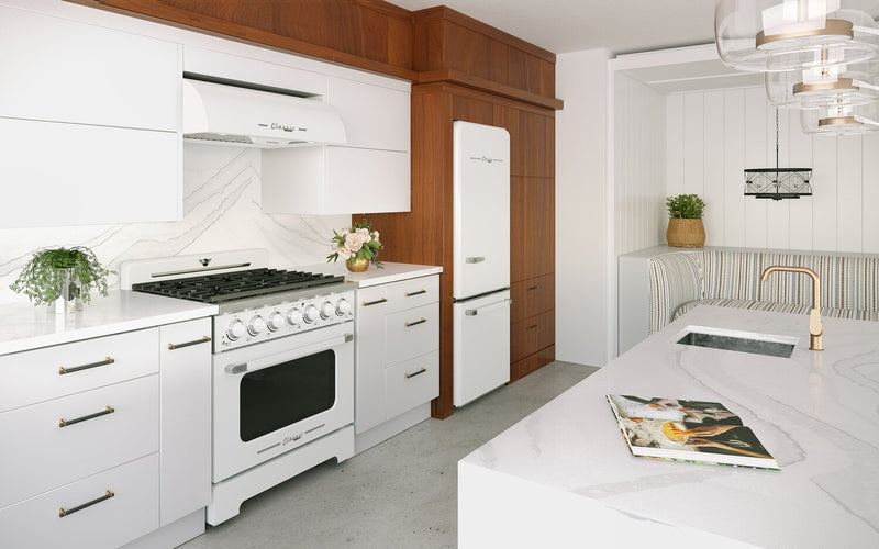 Cuisinière à gaz Classic Rétro par Unique de 36 po et de 5,2 pi3 à 6 brûleurs avec convection - blanc guimauve - UGP-36CR W