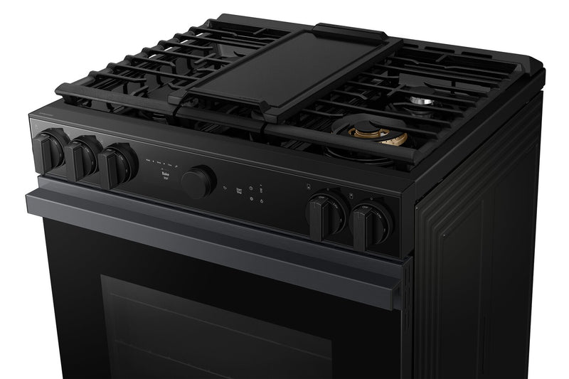Cuisinière intelligente à gaz encastrée Samsung de 6 pi³ avec friture à air et Air Sous Vide - noir mat - NSG6DG8500MTAA