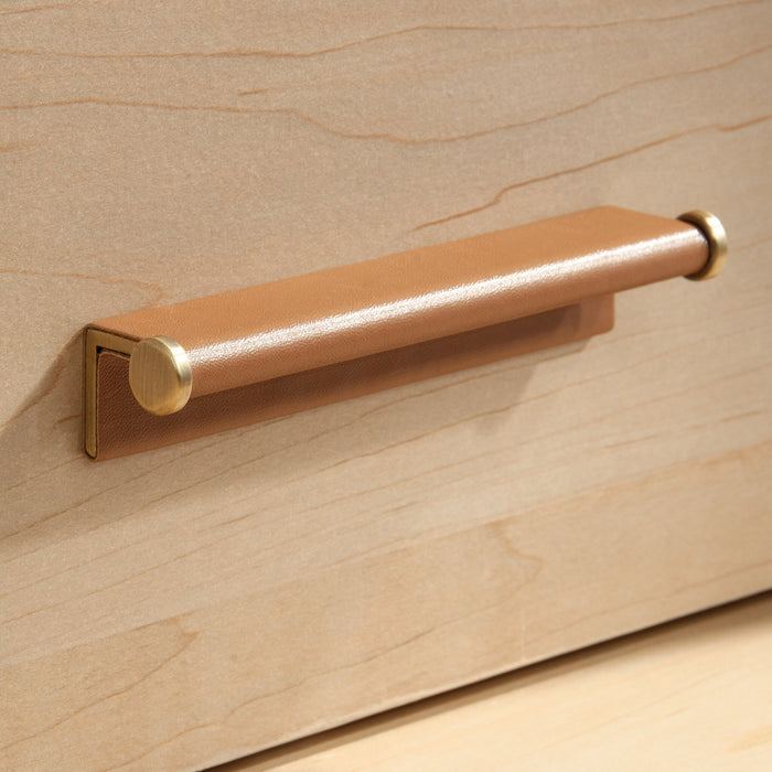 Crédence Whitaker Point de 66,73 po de qualité commerciale avec armoire et tablettes - érable naturel