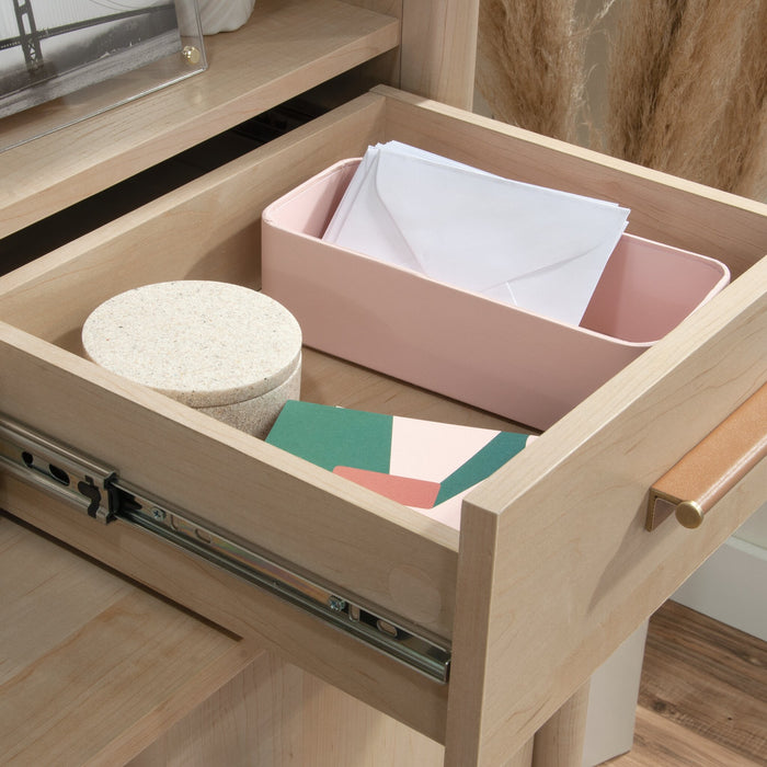 Crédence Whitaker Point de 66,73 po de qualité commerciale avec armoire et tablettes - érable naturel