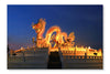 Chinese Dragon Statue At Twilight Time 28 po x 42 po : Cadre d'art mural et panneau de tissu