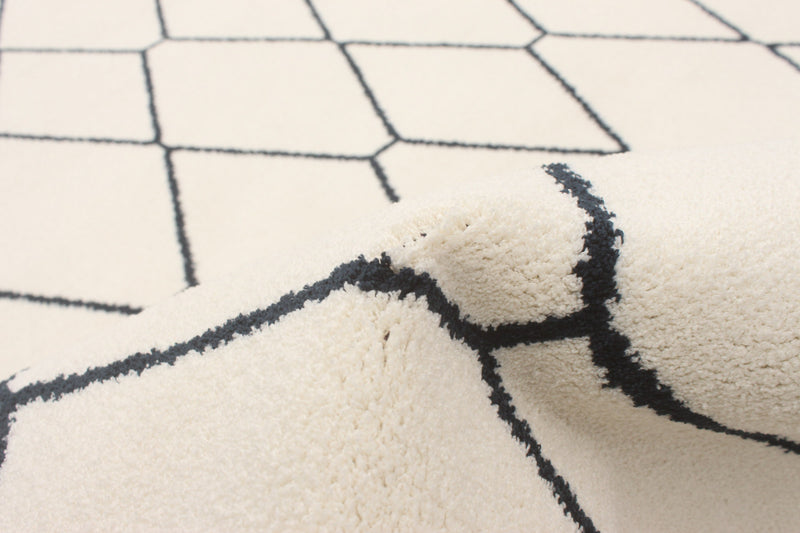 Carpette August blanchebleu marine 5 pi 3 po x 7 pi 3 po