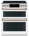 Cuisinière intelligente à induction Café de 7 pi³ avec convection européenne véritable et grilles autonettoyantes - blanc mat - CCHS950P4MW2