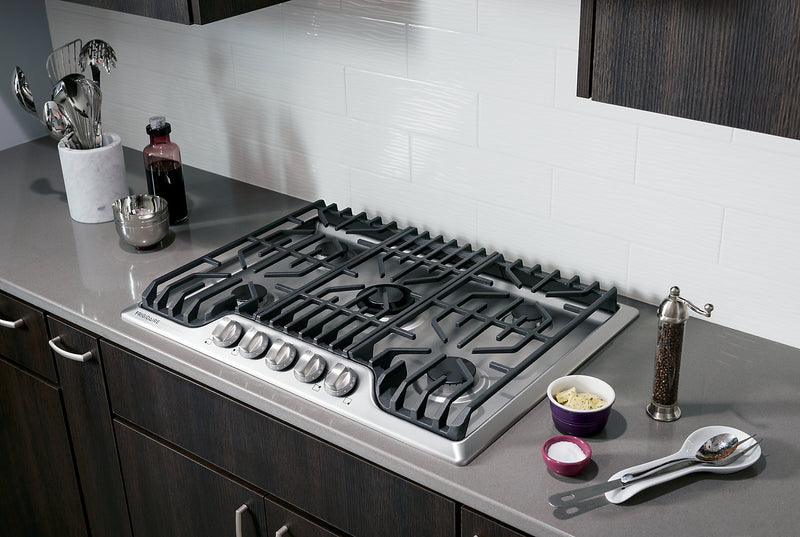 Surface de cuisson à gaz Frigidaire Professional de 30 po à 5 éléments - acier inoxydable - FPGC3077RS
