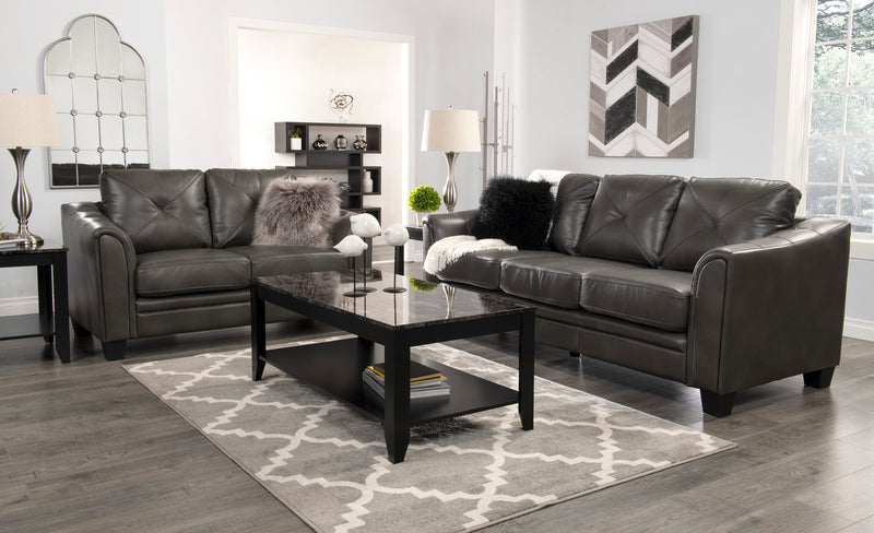 Causeuse Andi de 62 po en tissu d’apparence cuir avec capitonnage - grise