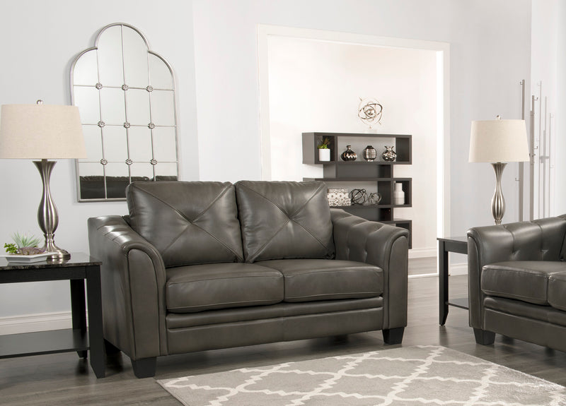 Causeuse Andi de 62 po en tissu d’apparence cuir avec capitonnage - grise