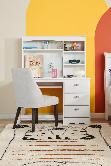 Chaise de salle à manger Gabi en tissu d’apparence lin - grise