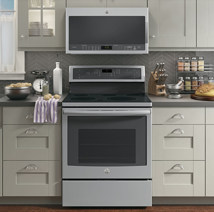 Four à micro-ondes à hotte intégrée Profile de 2.1 pi³ avec technologie Chef Connect et 400 pi³/min - acier inoxydable - PVM2188SJC
