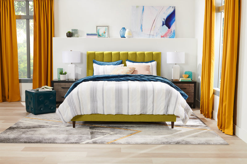 Lit plateforme rembourré Rain de Kort & Co. en tissu vert capitonné - format grand lit