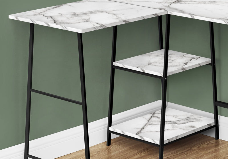 Bureau en forme de L Evlin de 42 po à tablettes - apparence marbre blanc