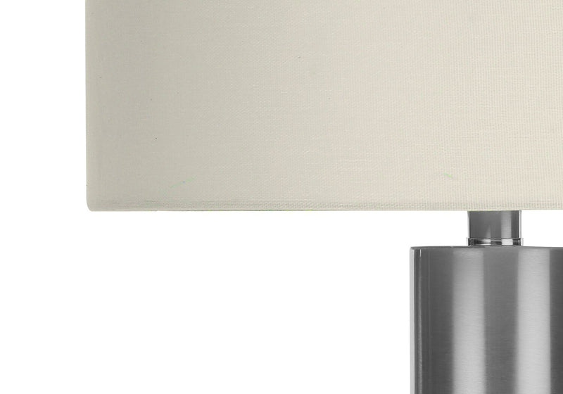 Lampe de table de 28 po en métal nickel avec base en acrylique
