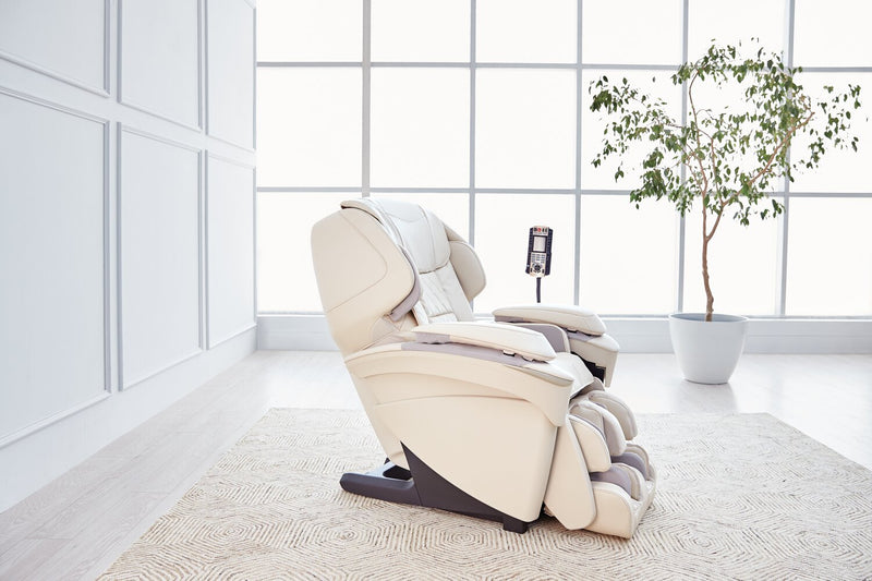 Fauteuil inclinable de massage Real Pro ULTRAMC Prestige de Panasonic de 35,4 po en cuir synthétique de qualité supérieure - beige