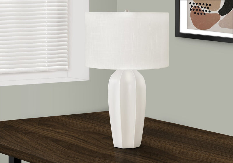 Lampe de table de 27 po en céramique crème avec abat-jour ivoire