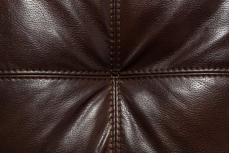 Causeuse Addison de 63 po fabriquée au Canada en tissu d’apparence cuir avec coussins de siège amovibles et capitonnage - brune