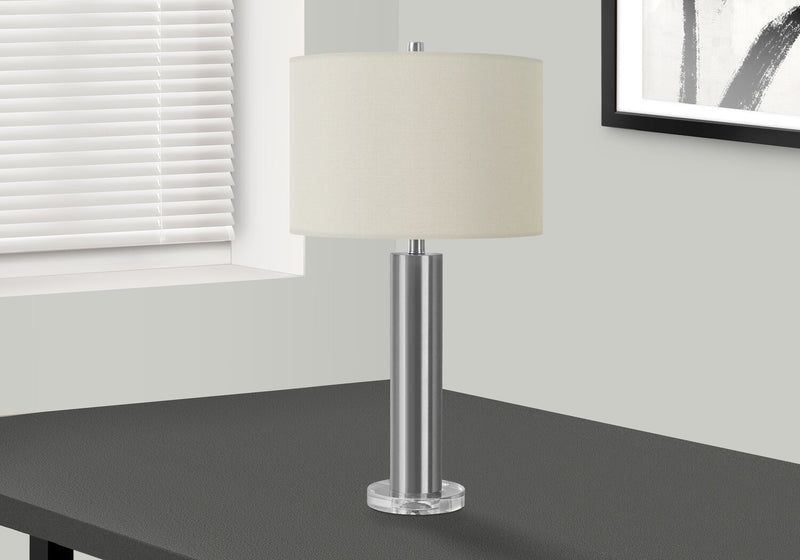 Lampe de table de 28 po en métal nickel avec base en acrylique