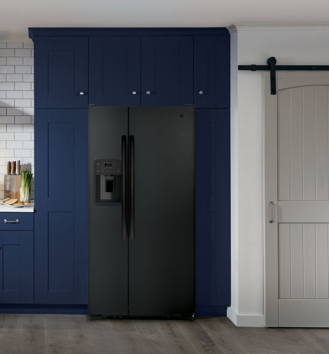 Réfrigérateur GE de 23,2 pi³ et de 33 po à compartiments juxtaposés - noir - GSS23GGPBB