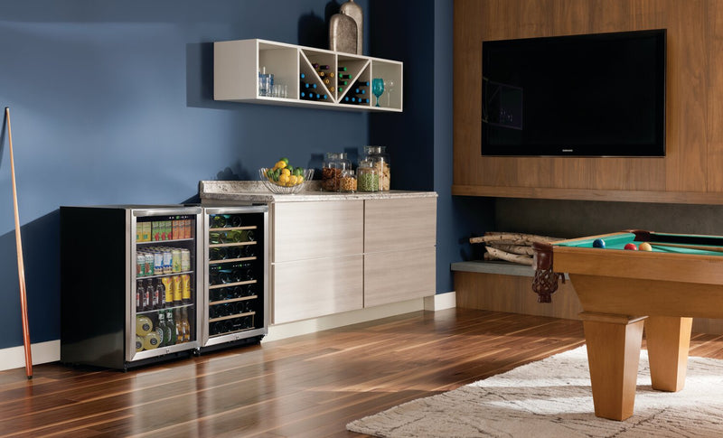 Réfrigérateur Frigidaire de 4,6 pi³ et de 21,5 po avec refroidisseur à boissons d'une capacité de 138 cannettes de 12 oz - acier inoxydable - FRYB4623AS