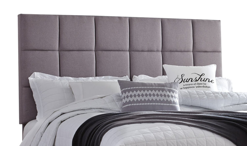 Lit rembourré Livy en tissu gris capitonné - format très grand lit