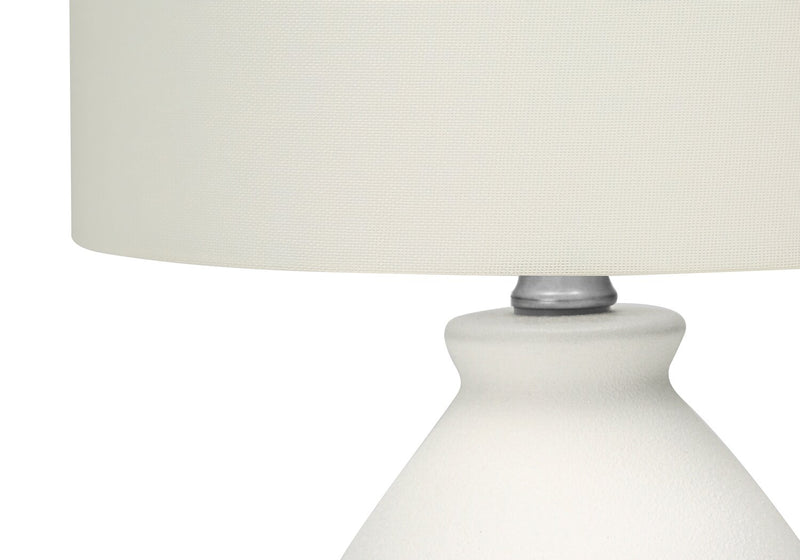 Lampe de table de 17 po en céramique crème avec abat-jour cylindrique lin