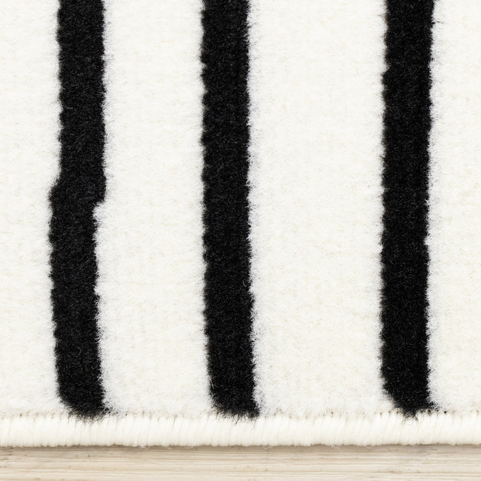 Carpette Forte noire et blanche à motif de rayures - 7 pi 9 po x 10 pi 6 po