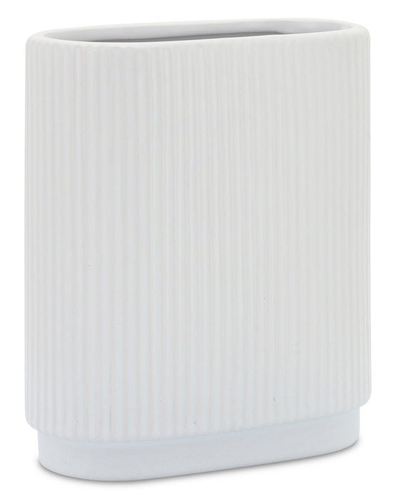 Vase strié en céramique blanche de 8 po