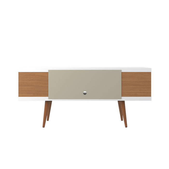 Meuble pour téléviseur Utopia de Manhattan Comfort de 53,14 po avec pattes évasées en bois et 4 tablettes - blanc lustré et crème d'érable