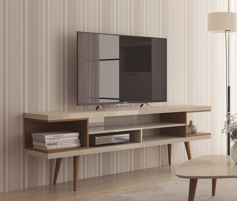 Meuble pour téléviseur Utopia de Manhattan Comfort de 70,47 po avec pattes évasées en bois et 4 tablettes - blanc cassé et crème d'érable