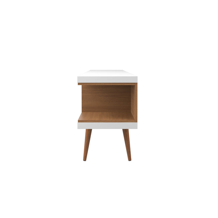 Meuble pour téléviseur Utopia de Manhattan Comfort de 70,47 po avec pattes évasées en bois et 4 tablettes - blanc lustré et crème d'érable