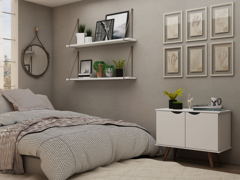 Armoire décorative Hampton de Manhattan Comfort avec 2 tablettes et pattes en bois massif - blanche