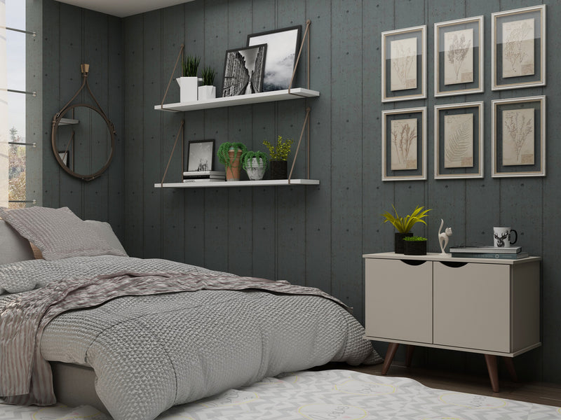 Armoire décorative Hampton de Manhattan Comfort avec 2 tablettes et pattes en bois massif - blanc cassé