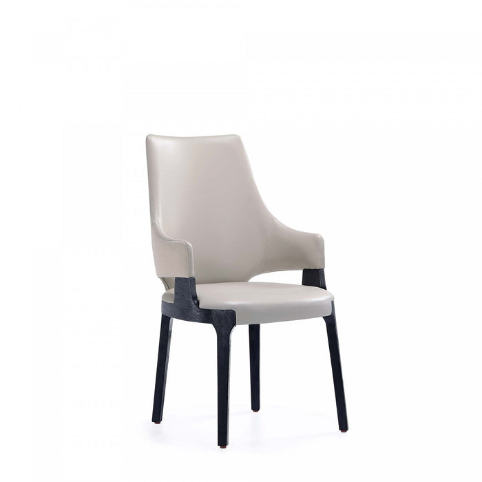 Chaise de salle a manger moderne en bois Kara avec revetement en tissu gris clair
