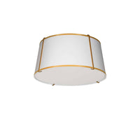 Plafonnier affleuré Trapezoid de Dainolite avec abat-jour cylindrique effilé doré et blanc qui diffuse la lumière, tissu blanc et 3 ampoules
