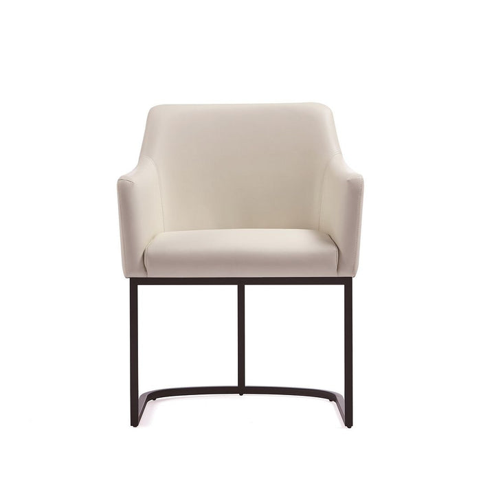 Chaise de salle à manger à accoudoirs moderne Serena de Manhattan Comfort revêtue de similicuir avec pattes en acier - crème